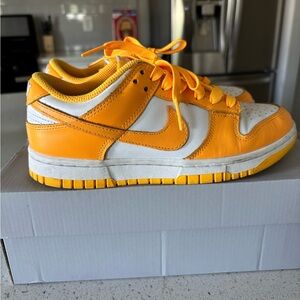 Nike dunks size 5.5 grade school